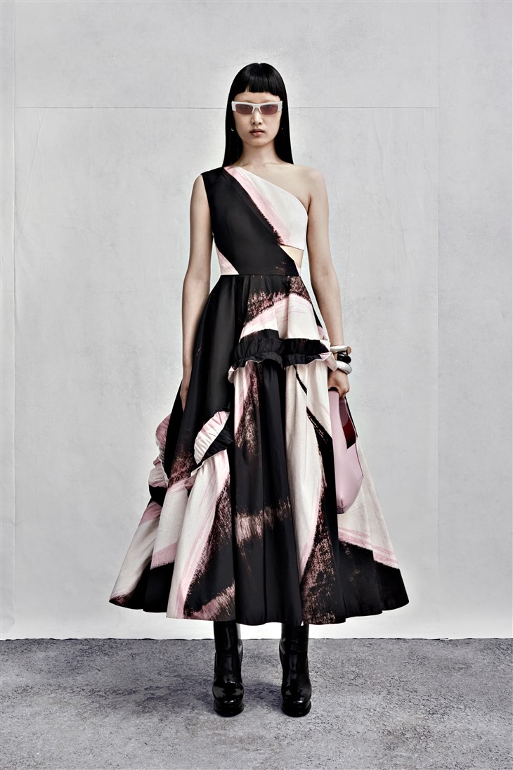 ALEXANDER MCQUEEN SPRING SUMMER 2023 ADVERTISING CAMPAIGN