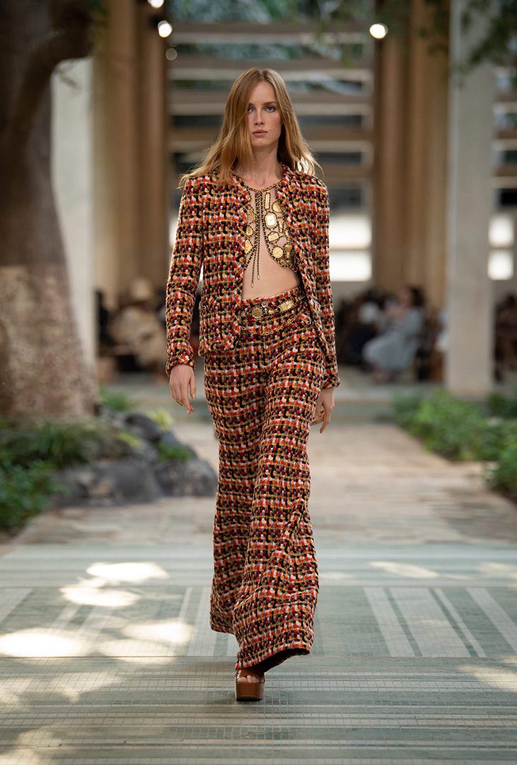 Your First Look at Chanel's 2022/23 Métiers d'Art Collection Unveiled in  Dakar, Senegal