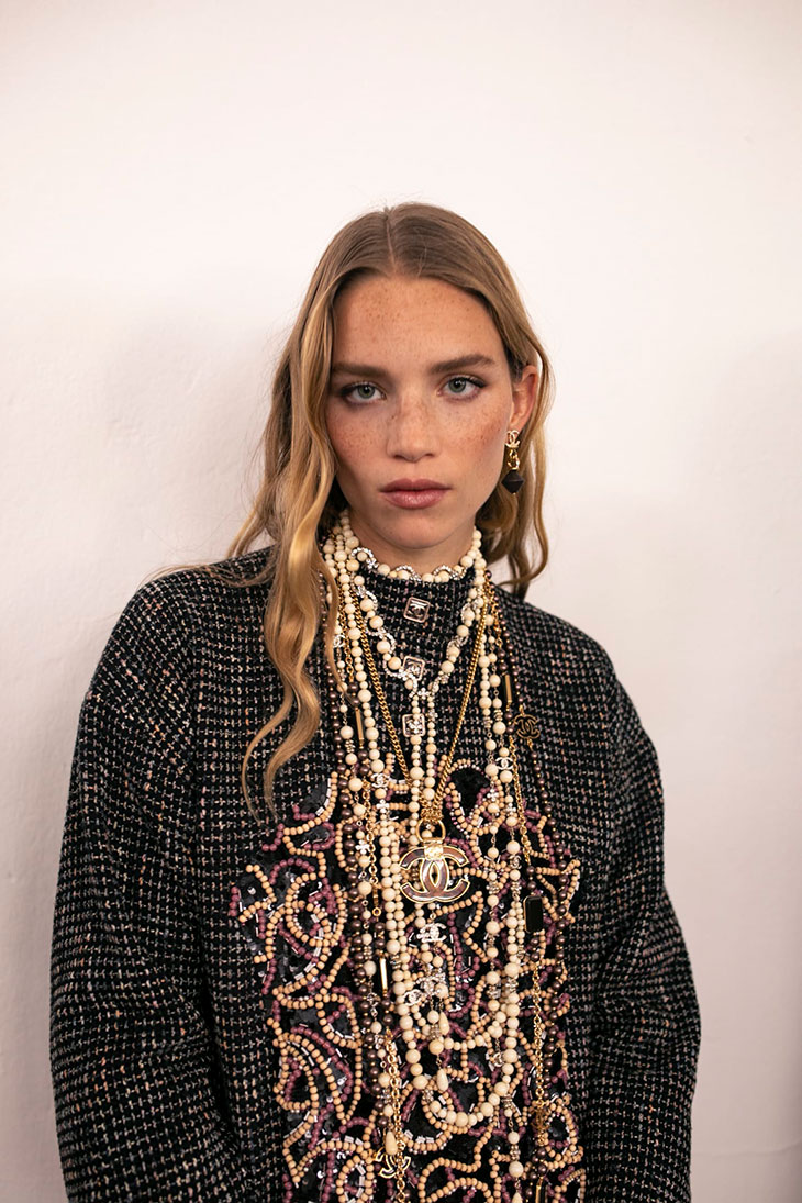 Backstage Moments at CHANEL 2022.23 Métiers d’art Show
