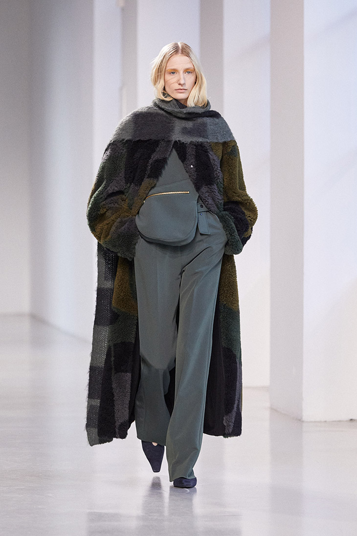 PFW: MAME KUROGOUCHI Fall Winter 2023 Collection