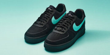 Tiffany &NIKE フォトフレーム Nike x Tiffany & Co. Silver Shoe Box Took 155 Hours to Make