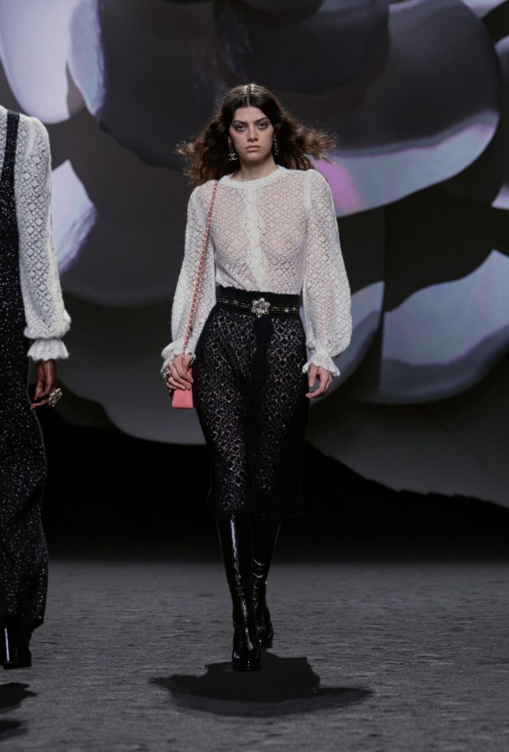 Chanel Pre-Fall 2022 Collection  Fashion, Chanel fashion, Winter fashion  outfits