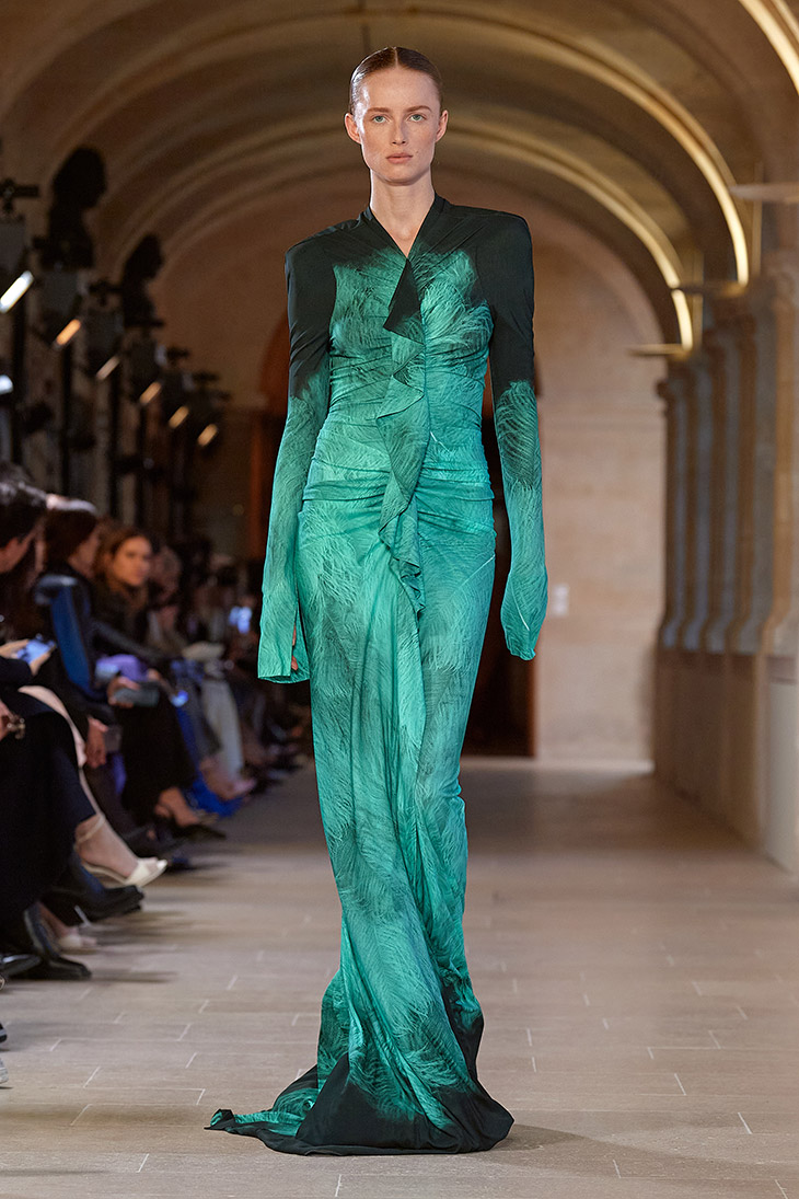 PFW: VICTORIA BECKHAM Fall Winter 2023 Collection