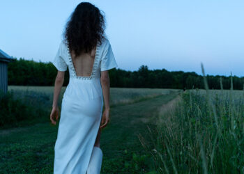 Things to Keep In Mind When Wearing Backless Dresses