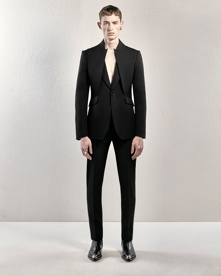 ALEXANDER MCQUEEN Pre-Fall Winter 2023 Collection