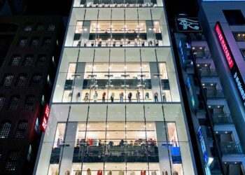 The Benefits of Starting a Wholesale Clothes Business