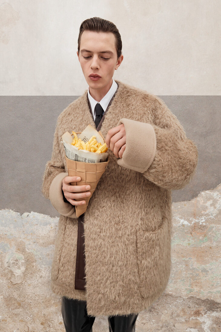 Bottega Veneta debuts the new winter campaign by Matthieu Blazy