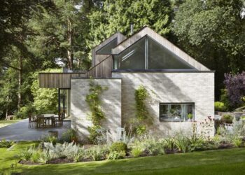 Metal vs. Slate Roofing: A Basic Comparison