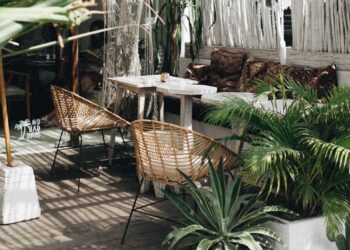 Outdoor Living Trends: What’s Hot and What’s Not