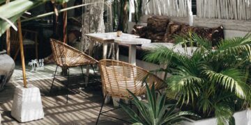 Outdoor Living Trends: What’s Hot and What’s Not