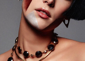 How to Use Jewelry to Add Some Sparkle to Your Look