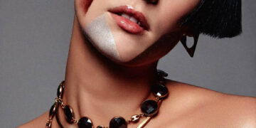 How to Use Jewelry to Add Some Sparkle to Your Look