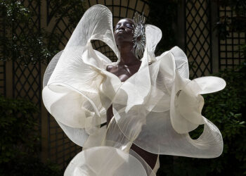 IRIS VAN HERPEN Fall Winter 2023.24 Haute Couture Collection