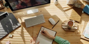 Zoom Backgrounds: The Art of Creating a Professional Virtual Presence