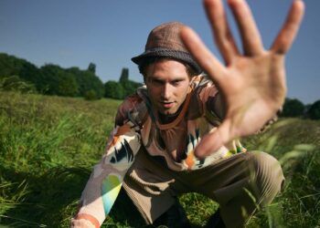 VIDEO: ‘Shadow & Bone’ Star Calahan Skogman Talks Exclusively for DSCENE