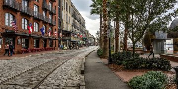 Immersing Yourself in Savannah’s Romantic Atmosphere