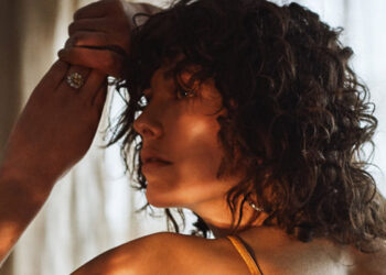 Should You Wear Your Engagement Ring at Work?