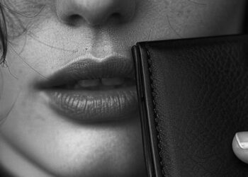 Leather Wallets for Women: A Blend of Luxury and Minimalist