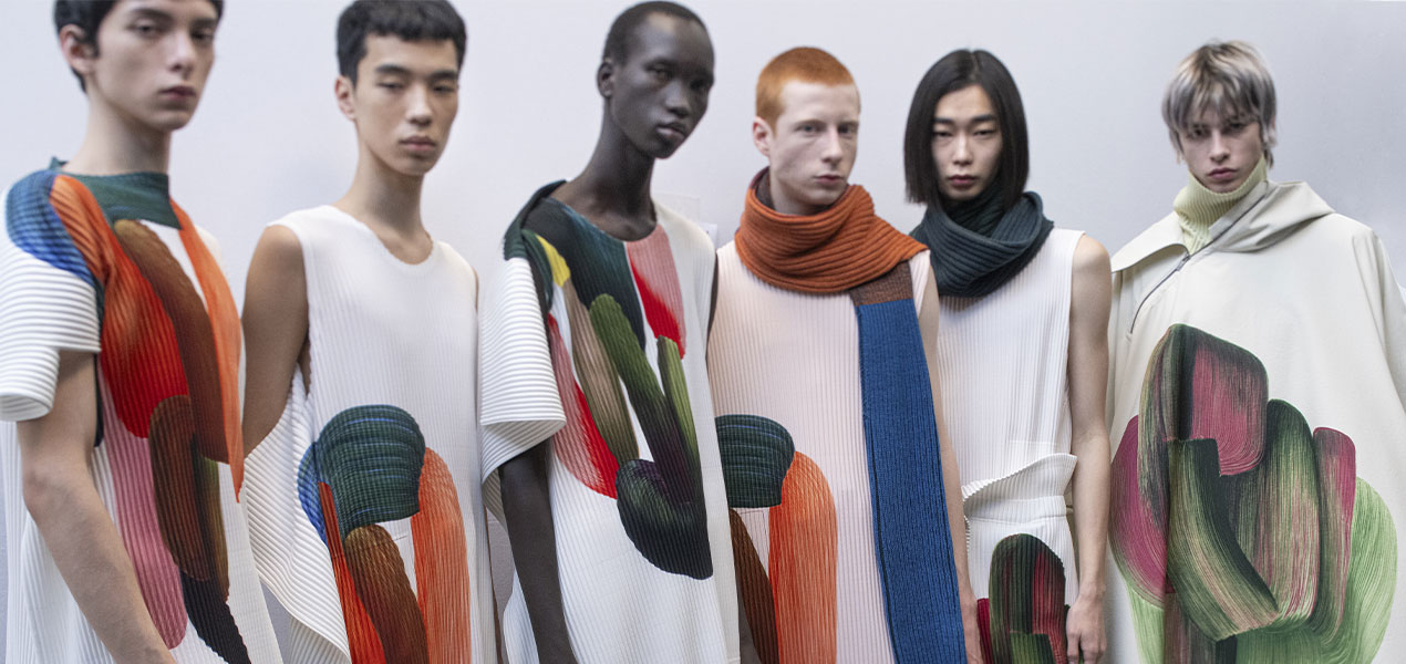オムプリッセ　ロナンブルレック　DRAWING PLEATS Issey Miyake turns Bouroullec drawings into 