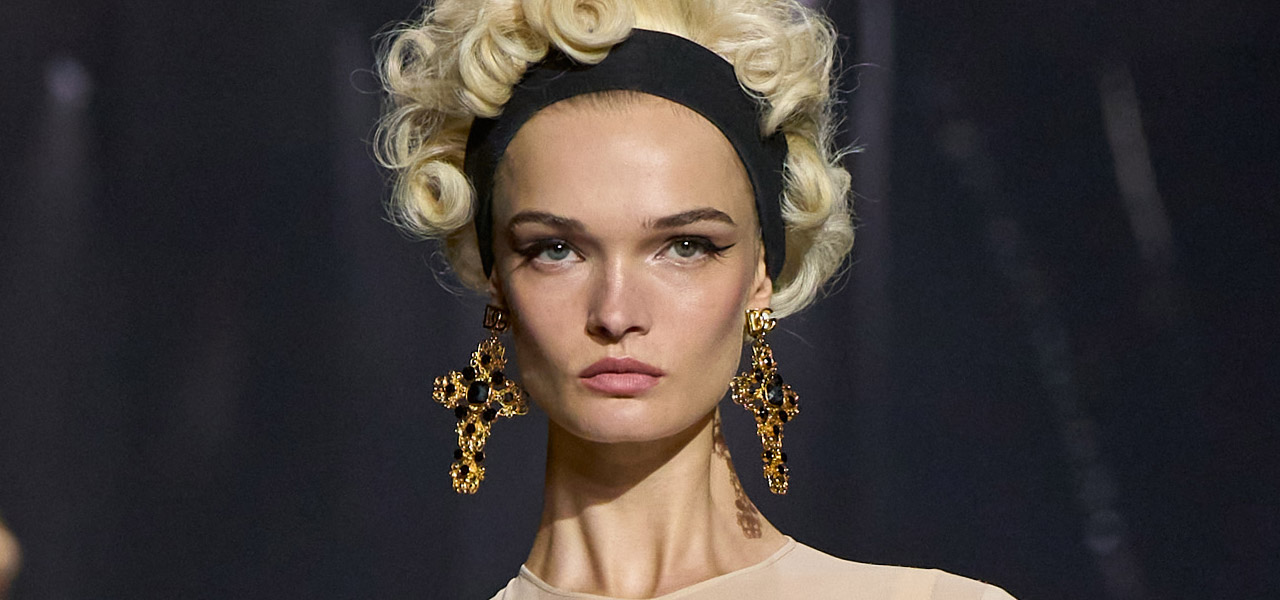 Why Gold Crosses are Making a Comeback in Fashion