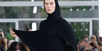 Issey Miyake’s SS25 ‘The Beauty of Paper’ Unfolds the Art of Washi