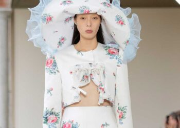 VIVETTA SS25: Curtains, Cats, and Crystal-Covered Dreams