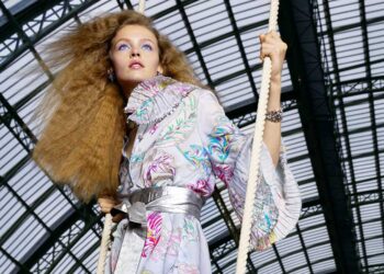 CHANEL SS25: A Dreamy Return to the Grand Palais