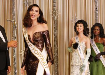 Emily Ratajkowski Returns for Self-Portrait’s Latest Campaign