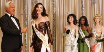 Emily Ratajkowski Returns for Self-Portrait’s Latest Campaign