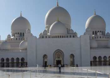 What Are the Must-See Monuments During a Vacation in the UAE?