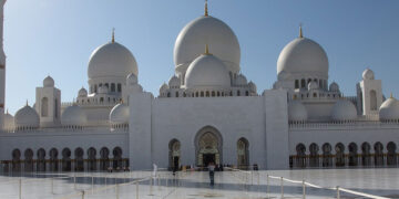 What Are the Must-See Monuments During a Vacation in the UAE?