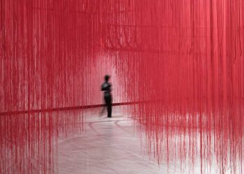 Chiharu Shiota’s Threads of Life at Kunsthalle Praha