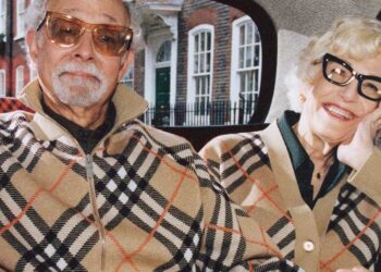 ‘Wrapped in Burberry’: Festive Holiday Campaign Revealed