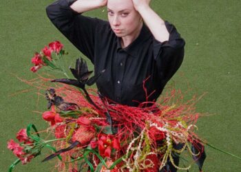 Alma Bektas: Blooms with an Edge