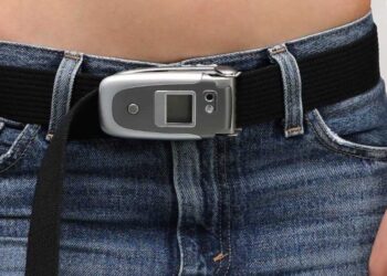 Julia Fox’s E-Waste Fashion: A Trendy Solution or Greenwash?