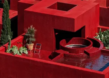 Bofill Taller de Arquitectura’s Red Sol Resort Embraces Coastal Terrain