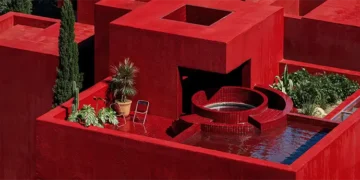 Bofill Taller de Arquitectura’s Red Sol Resort Embraces Coastal Terrain