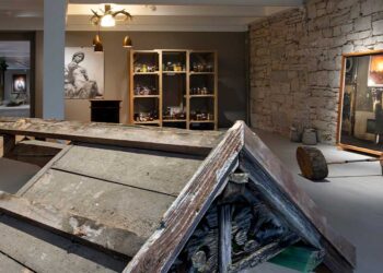 ‘Home is a Foreign Place’: Insights into Sandra Knecht’s Artistry