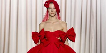 Giambattista Valli Unveils Dramatic SS25 Couture Collection