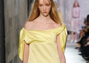 N.21’s Bow-Focused FW25 Showcase