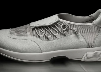 HOMME PLISSÉ ISSEY MIYAKE Presents BREEZE Sneakers