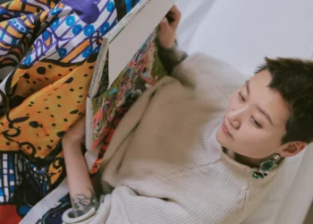 Minxuan Zhao: The Cosmic Tapestry of Self