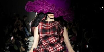 COMME des GARCONS FW25 Showcases Sculptural Elegance
