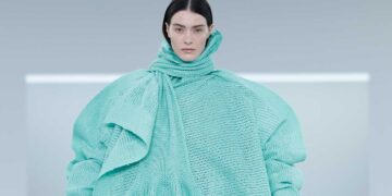 Issey Miyake FW25 Is a Visionary Blur