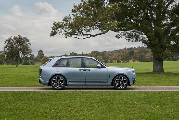 Rolls-Royce Designs Exclusive Black Badge Cullinan Daisy