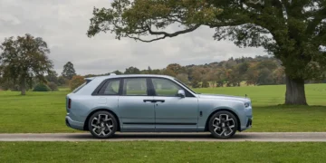 Rolls-Royce Designs Exclusive Black Badge Cullinan Daisy