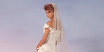 Viktor&Rolf Redefine Royal Romance in SS26 Mariage Collection