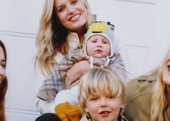 Jerry Hall Leads Burberry Mother’s Day Campaign