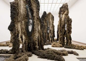 Hamburger Bahnhof Hosts Klara Hosnedlova’s “embrace”