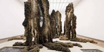 Hamburger Bahnhof Hosts Klara Hosnedlova’s “embrace”